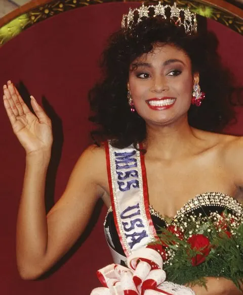 Carole_Gist_Miss_USA_1990_Winning_Momement